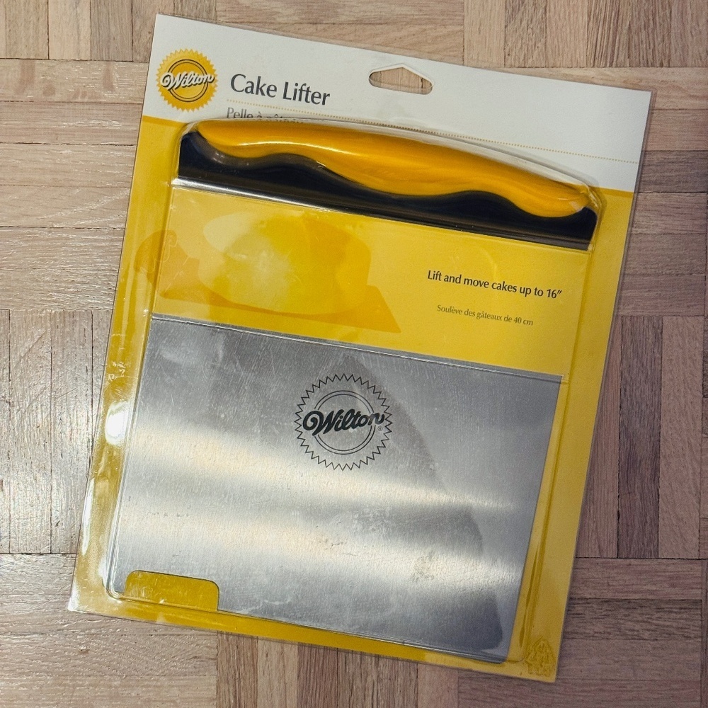 Wilton - Cake Lifter, Lifts and Moves Cakes Up to 16"
